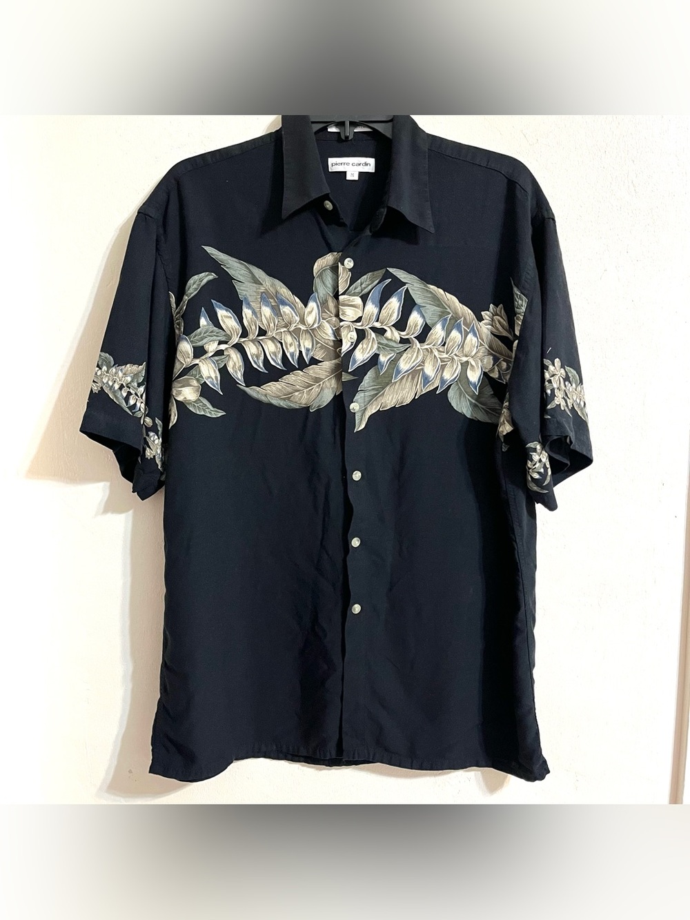 Pierre Cardin Vintage 90’s Black Hawaiian Short Sleeve Shirt Leaf Print Rayon